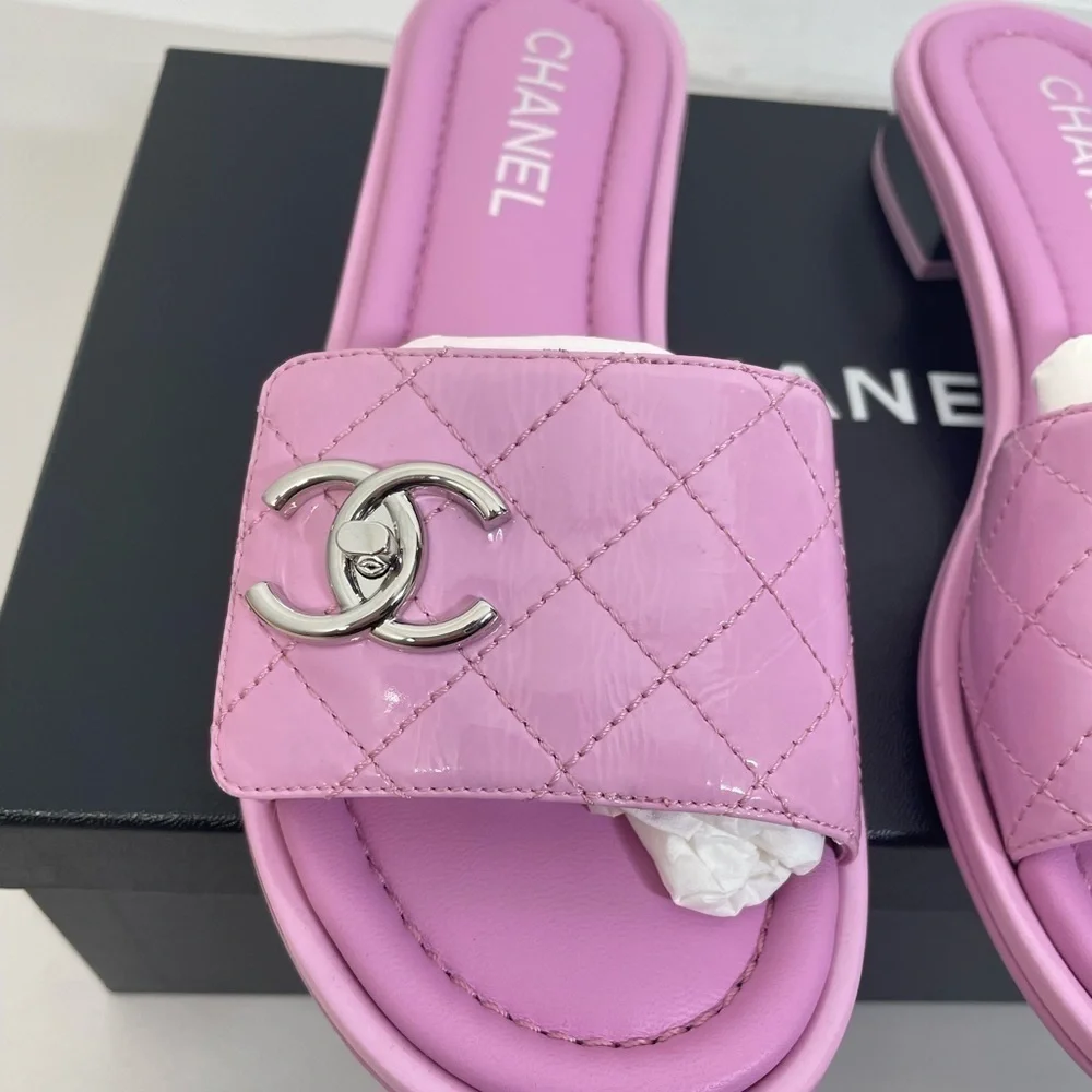 New Chanel 23P Patent Leather CC Turnlock Slides Sandal